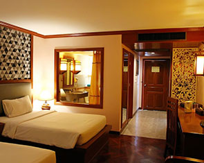 Baumanburi-Hotel-Phuket5.jpg