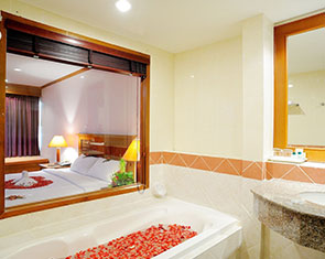 Baumanburi-Hotel-Phuket7.jpg