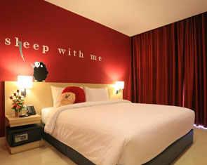 SLEEP-WITH-ME-HOTEL-7.jpg